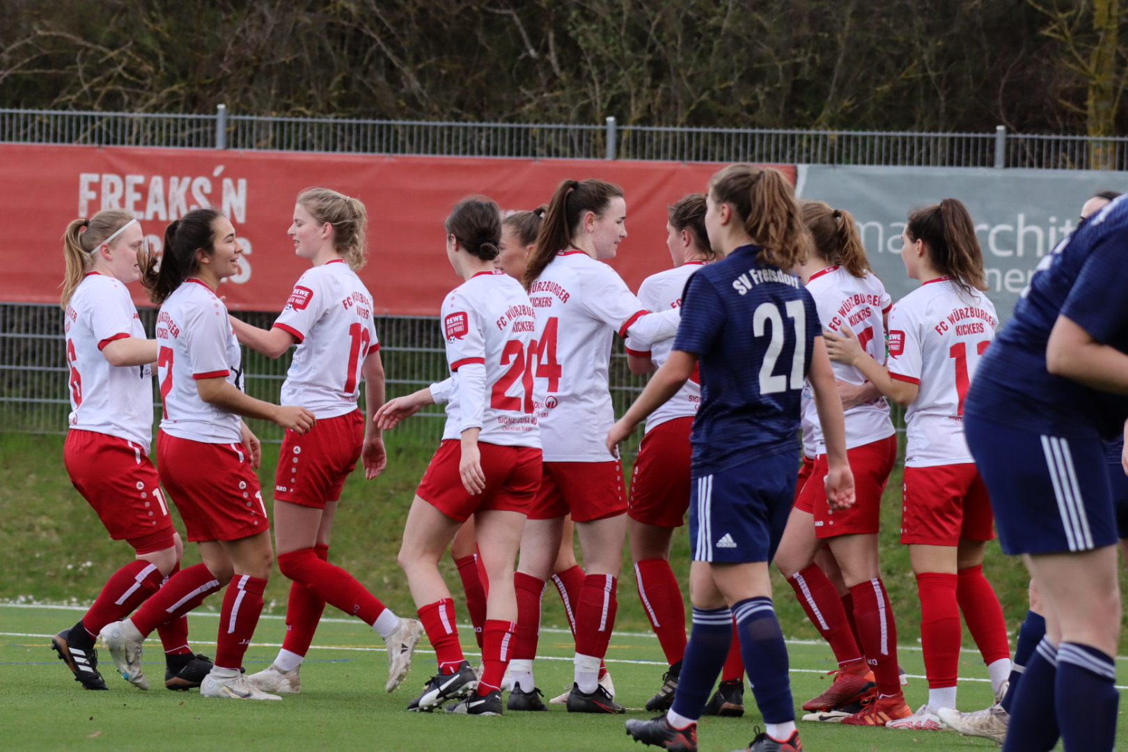KickersFrauen mit klarem Auftaktsieg FC Würzburger Kickers Mädchen